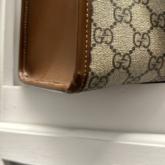 Gucci Medium Tote with Interlocking G - Picture 8 of 14